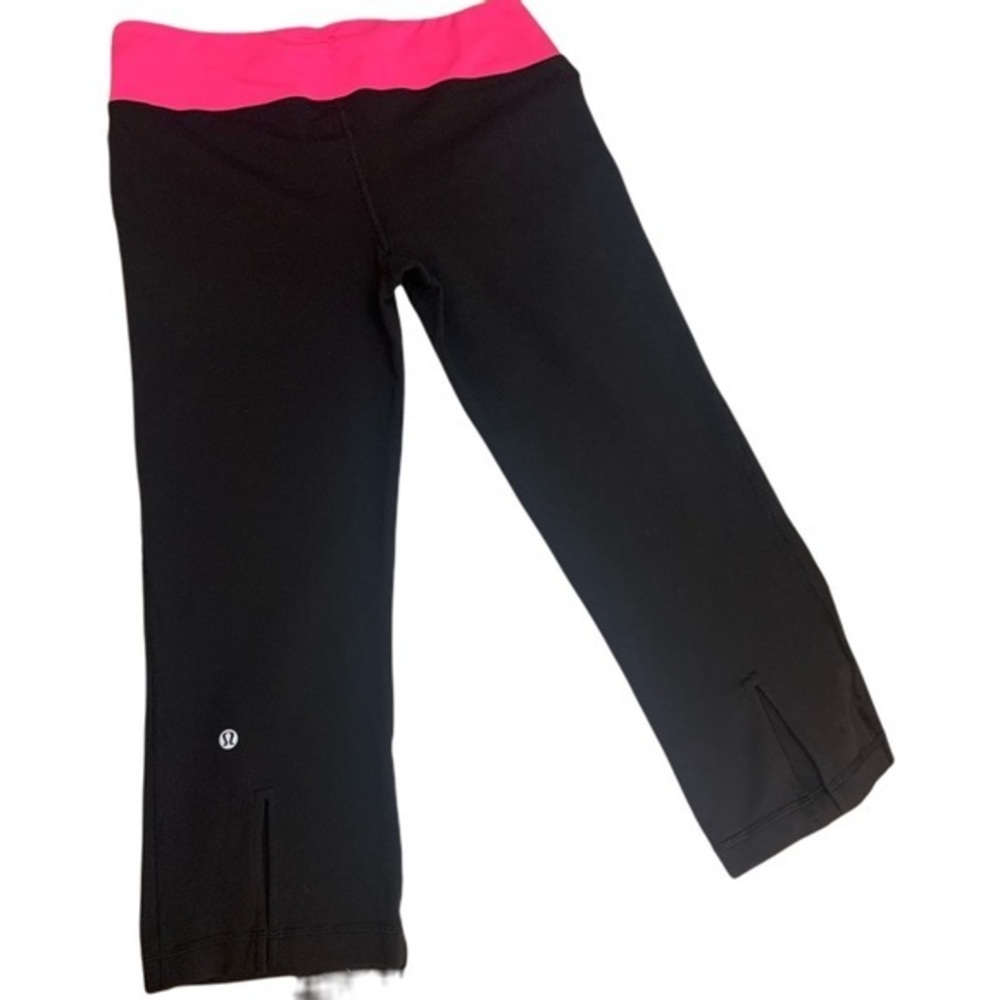 Lululemon Gather & Crow Black Capri Hot Pink Waistband Yoga Pants Key Pocket